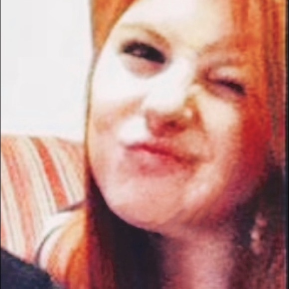 Meet your Posher, Stacie - Picture 2 of 2